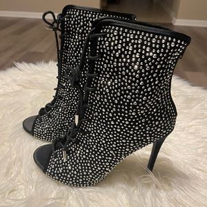 New. Shoe Dazzle Mackenzie Bootie. Size 12.